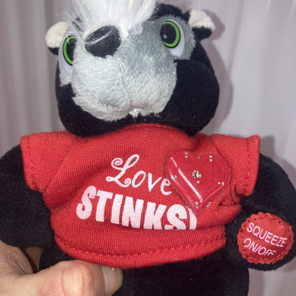 RARE Chantilly Lane Brite Spots Skunk Plush 8"  Sings Hearts Flash